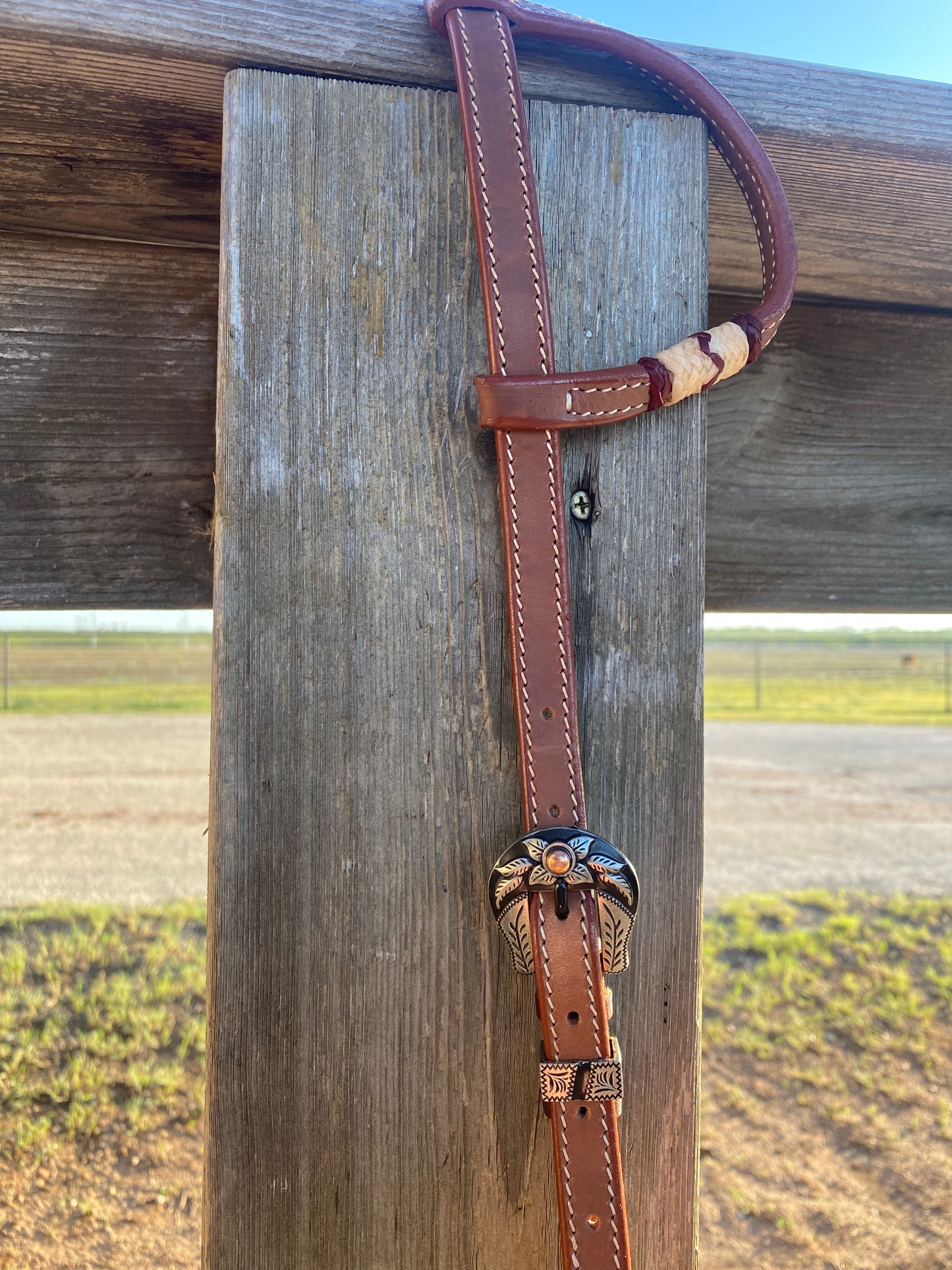 One ear headstall with rawhide accent piece